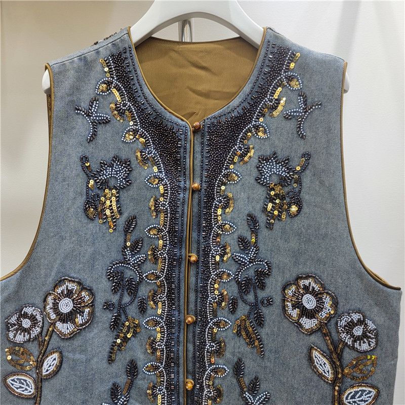2026 primavera pesada clavos chaleco de vaquín cuello redondo chaleco de alta gama de mujeres plegadas para usar una camisa de alta calidad image 3