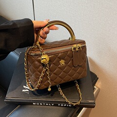新しいハンドバッグ女性の 2025 春菱形チェーンミニバケットバッグクロスボディバッグファッショナブルで多用途なスタイル