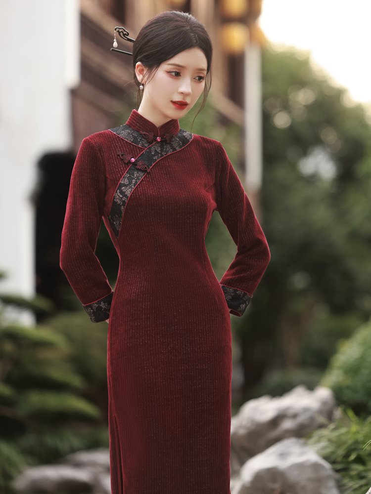 京派旗袍长款暗红色秋冬雪尼尔日常可穿秋2024年新款中年妈妈长袖