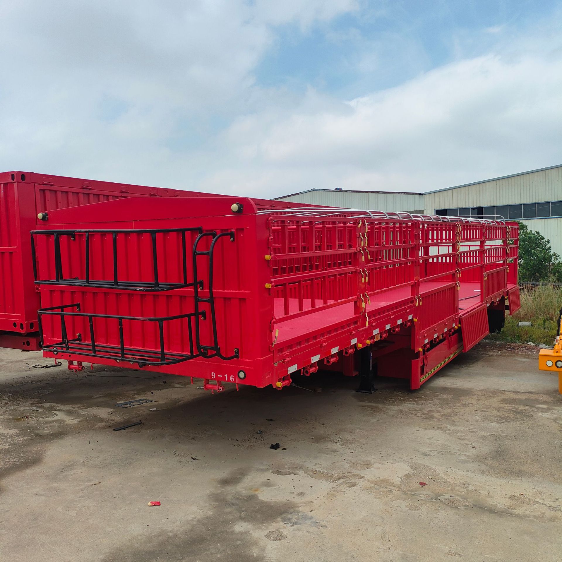 轻型仓栅式半挂车上装    十三米价格1.8米高栏板簧桥 重型高栏半