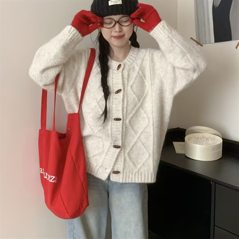 韩系氛围感穿搭牛角扣针织衫上衣外套女秋装新款减龄宽松毛衣开衫