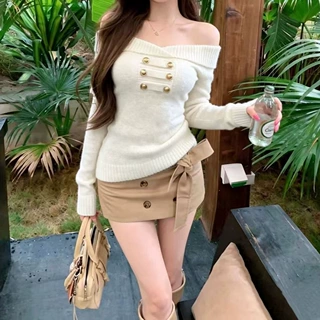 法式金属拿破仑风一字肩露肩针织衫女金属扣装饰修身坑条毛衣长袖