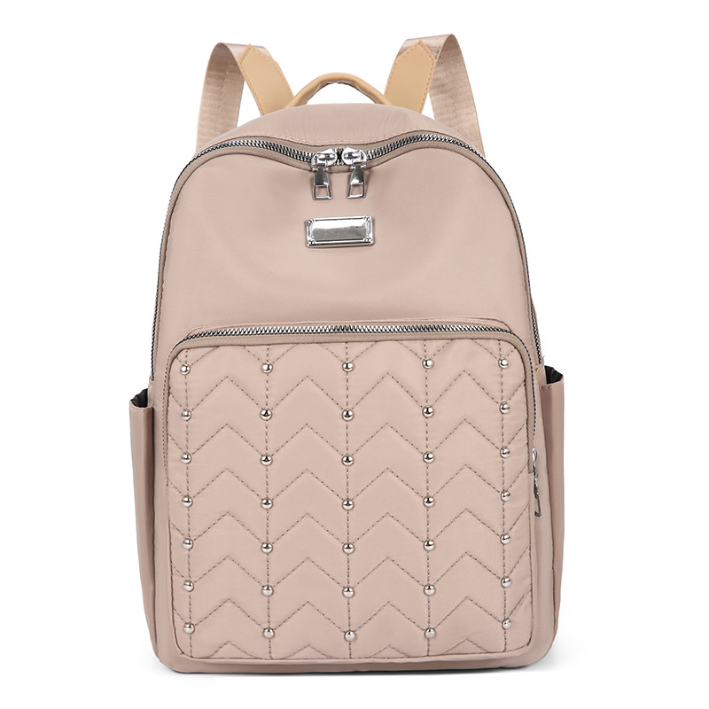 2023 verano nuevo estilo casual damas mochila de tela Oxford moda remache al aire libre mochila de viaje ligera al por mayor