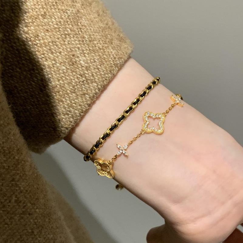 Leichtes Luxus-Armband im Vintage-Stil mit durchbrochenem vierblättrigem Kleeblatt, besetzt mit Diamanten, zweifarbig, hochglänzend, hochwertig._voghion.com