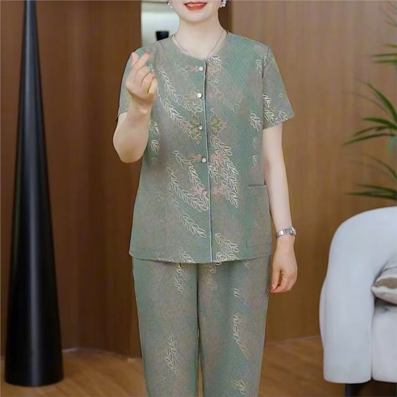 Popular Grandma Outfit Set 2026 Summer Fashion Casual Loose Age-Reducing Short-Sleeve Cropped Pants Two-Piece Set