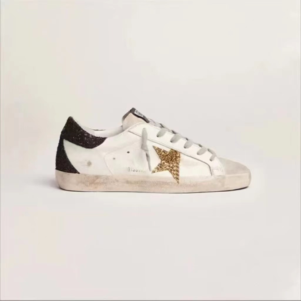Estrellas de cuero nuevo tipo de altura interior plana para hombres y mujeres zapatos blancos casuales coreanos retro zapatos sucios de comercio exterior zapatos de skate para hombres