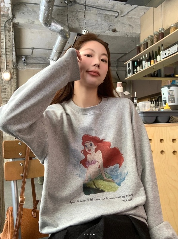 美人鱼世界~2025秋季韩代款卡通休闲上衣 圆领大码宽松灰色卫衣女|undefined
