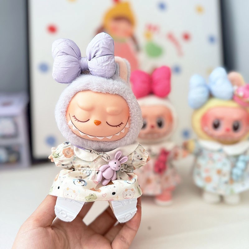 第二世代のLabubu服のキーホルダーは布の子供服の小動物のワンピースのセットを引っ張ります。|undefined