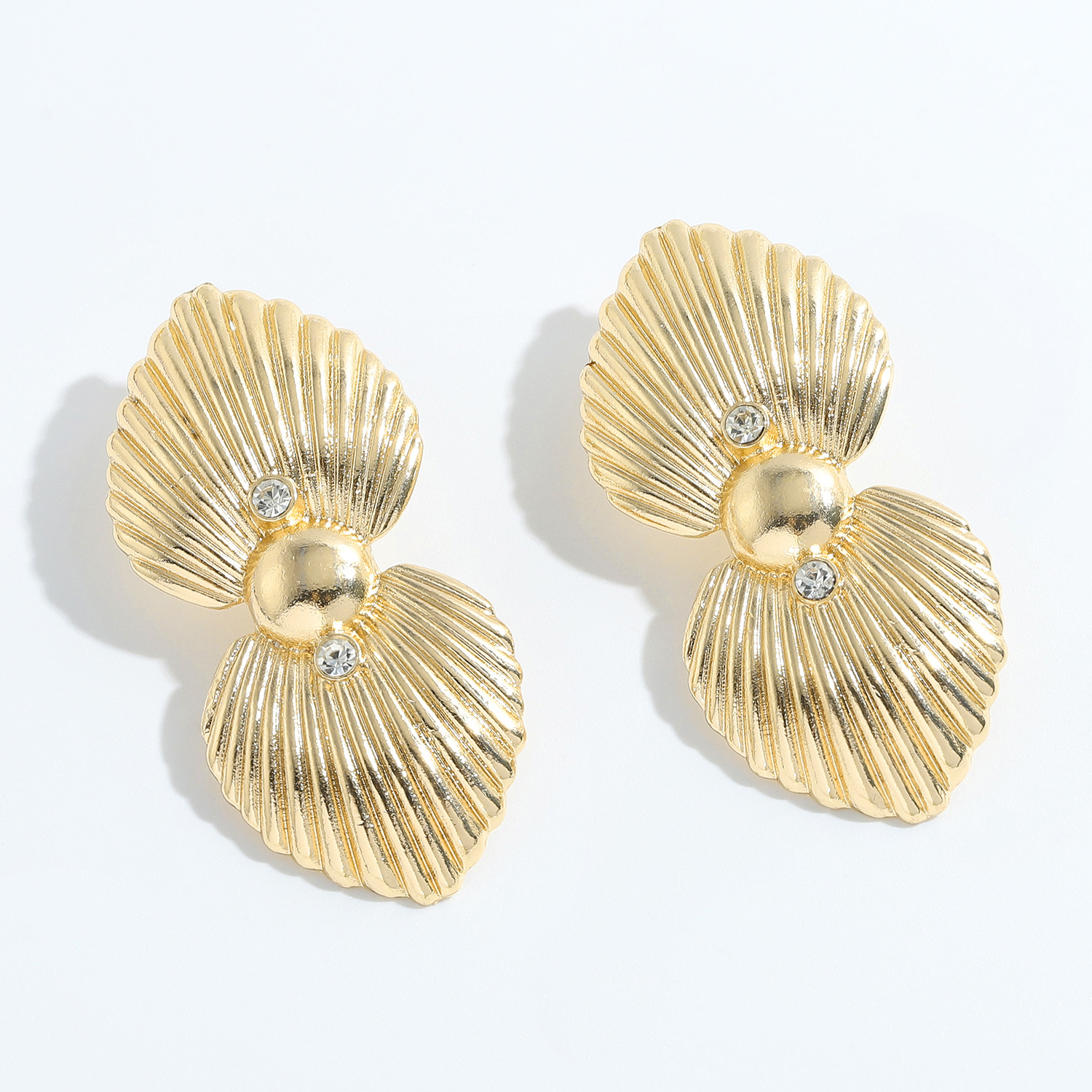 Fashion Geometric Alloy Diamonds Shell Electroplating Gold Earrings display picture 4