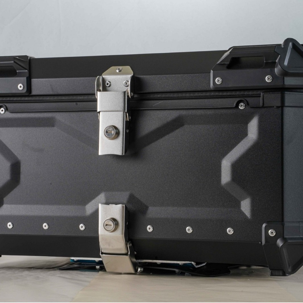 Caja de almacenamiento de alta capacidad de aleación de aluminio, locomotora de almacenamiento de camping, 100L plateado / negro, maletero de motocicleta