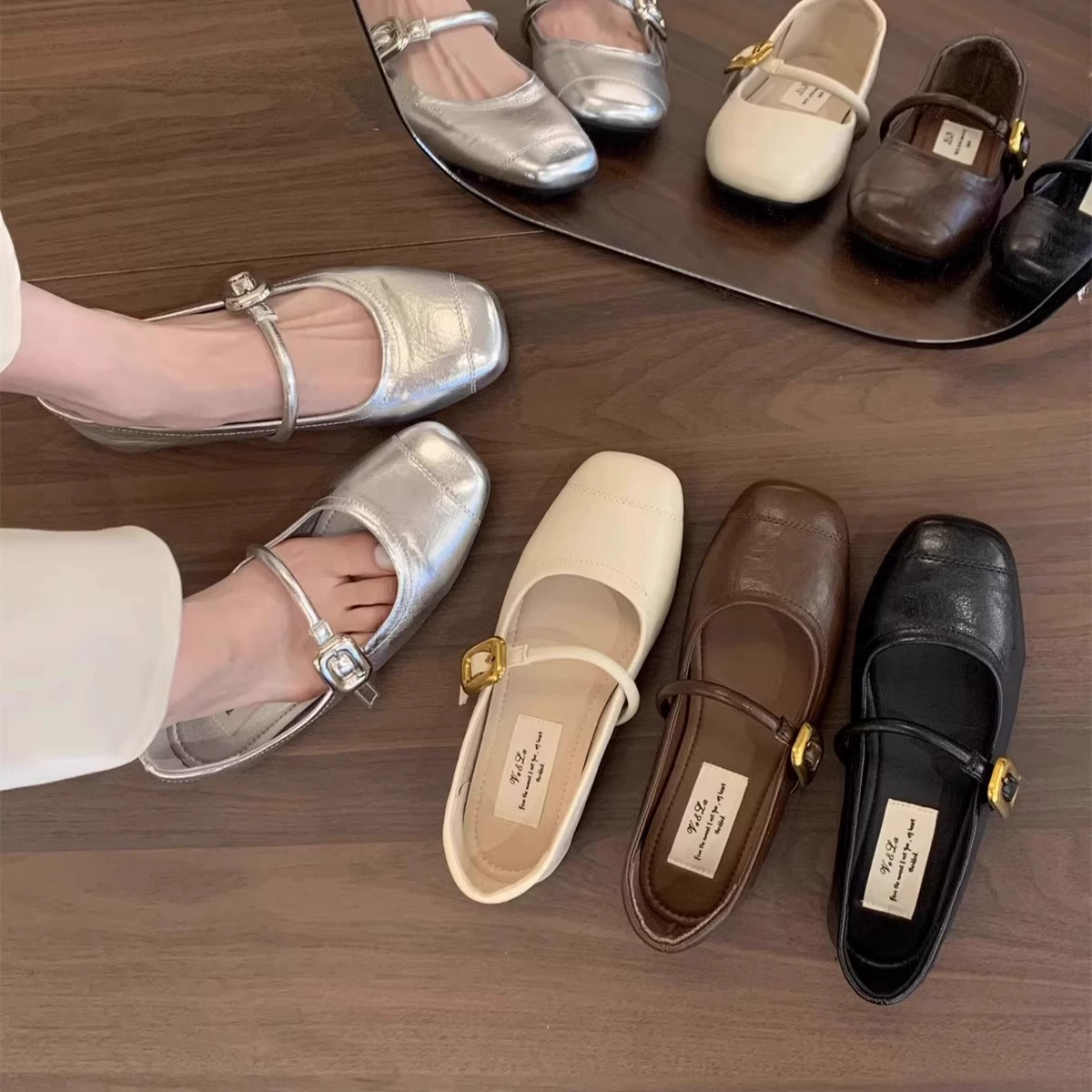Неглубокие серебряные женские туфли с круглым носком, новые мягкие туфли Мэри Джейн на плоской подошве в новом французском стиле ретро на весну и осень.