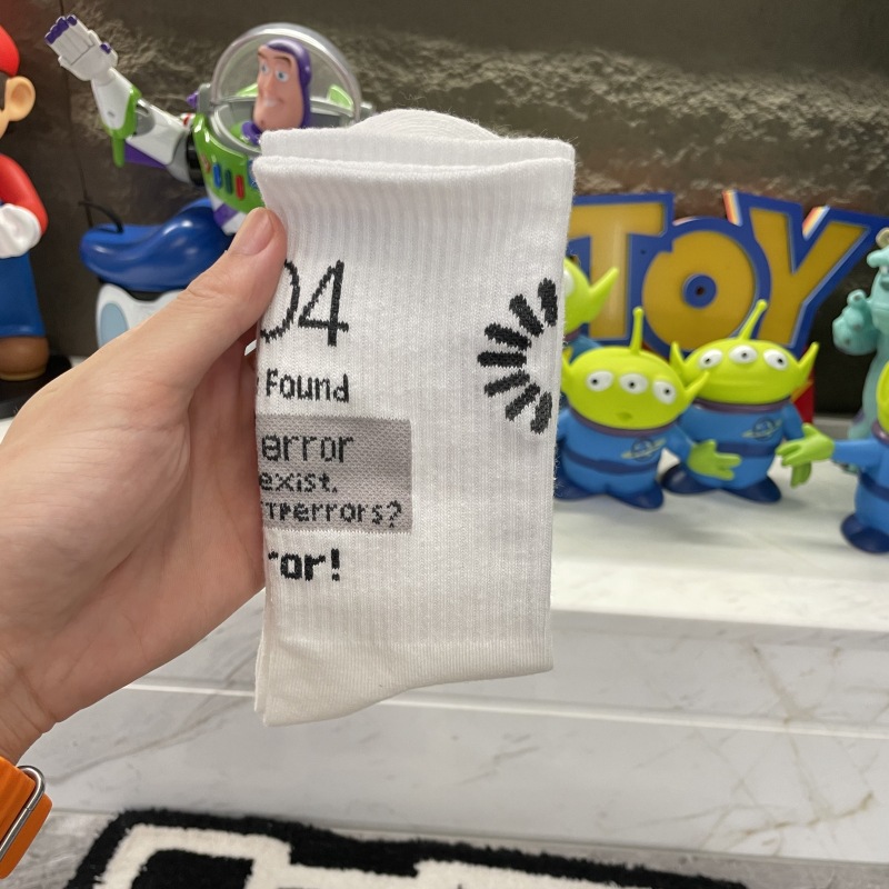 2025d For Men And Women Street Style Personality Ins Trend Letter Skateboard Sports Mid-Calf Versatile High-Waist White Socks_voghion.com