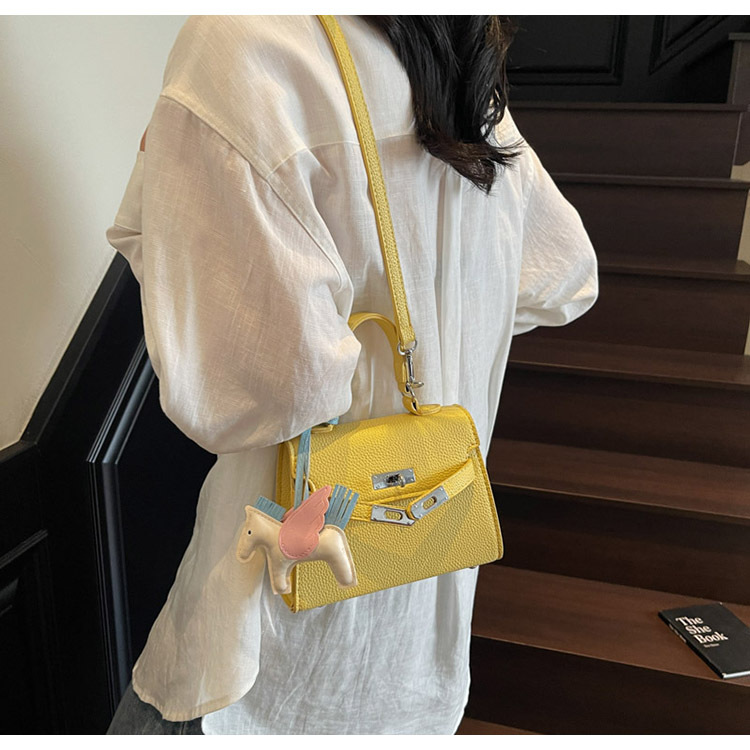 The Korean version of the hand-held small square bag for women in 2025, a new single-shoulder bag with a niche design, simple and versatile, trendy crossbody Kelly bag undefined