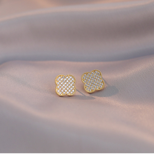Necklace female Internet celebrity temperament four-leaf flower full diamond earrings light luxury niche design advanced simple set titanium steel necklace
