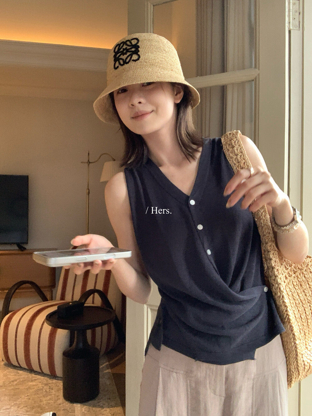 Áo len cổ lọ nữ V-line xếp chéo tay không — màu đen, màu trắng, yến mạch chi tiết 13