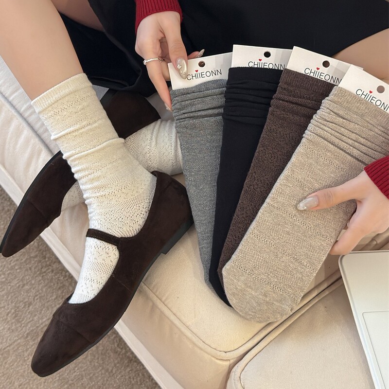Autumn and winter French retro women's mid-calf socks, thick, breathable, sweat-absorbent cotton, solid color, hollowed-out dark pattern, seamless socks Autumn and winter French retro women's mid-calf socks, thick, breathable, sweat-absorbent cotton, solid color, hollowed-out dark pattern, seamless socks