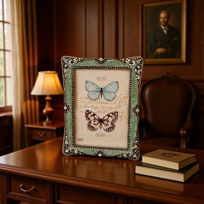 Manufacturers offer a large number of emerald green 6-inch, 7-inch metal photo frames, photo studio photo frames, alloy photo frames,