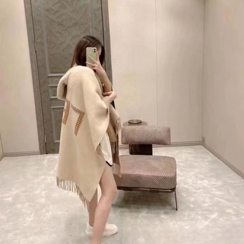 高级感双面羊绒FF字母围巾女冬季保暖大披肩奶驼色FD斗篷百搭披风|undefined