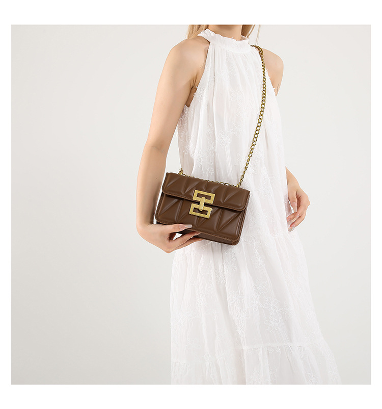 A stylish commuter diamond-patterned lock buckle small square bag, a versatile commuter single-shoulder bag, a new 2024 model, a women's crossbody bag undefined