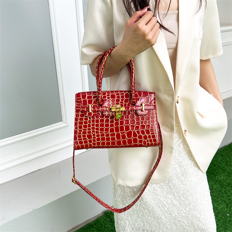 Bolsas de cocodrilo de alta calidad para mujeres 2024 nueva moda bolsas portátiles de moda Kylie bolsas de oro de inclinación universal bolsas grandes