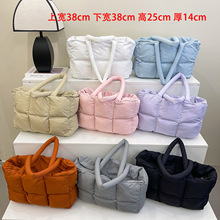 2025�����¿�������޷�����ܛ̫����������r�к��s���e���ذ�Ů