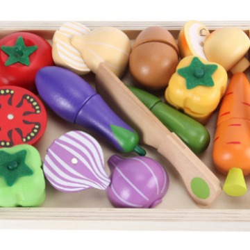 Wooden fruit basket/vegetable chopping toy for toddlers and infants, perfect for early learning and grasping.