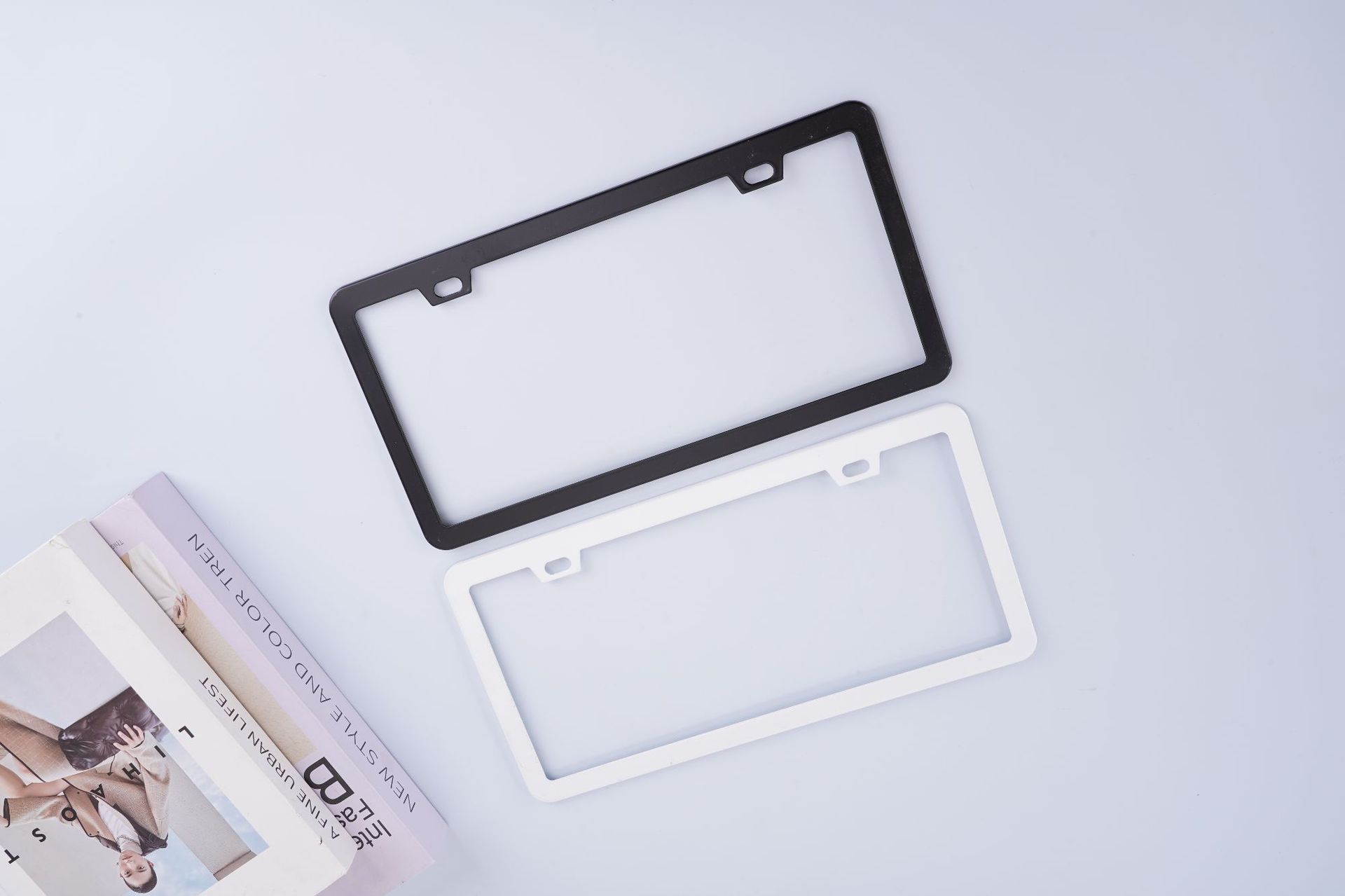 Manufacturer wholesale cross-border narrow-edge thin-edge stainless steel 2-hole license plate frame aluminum alloy stainless steel license plate holder cross-border