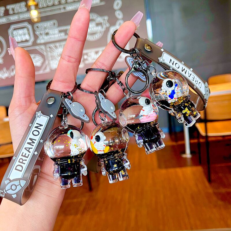Creative Black Gold Astronaut Keychain Cartoon Astronaut Keychain Pendant Acrylic Cute Small Accessories for Men and Women