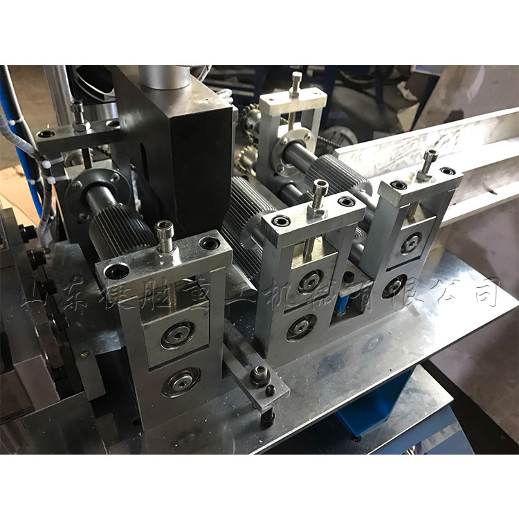 Máquina de soldadura CNC de limpieza de algodón estropajo automático máquina de corte Máquina de corte automática de soldadura por ultrasonidos automática