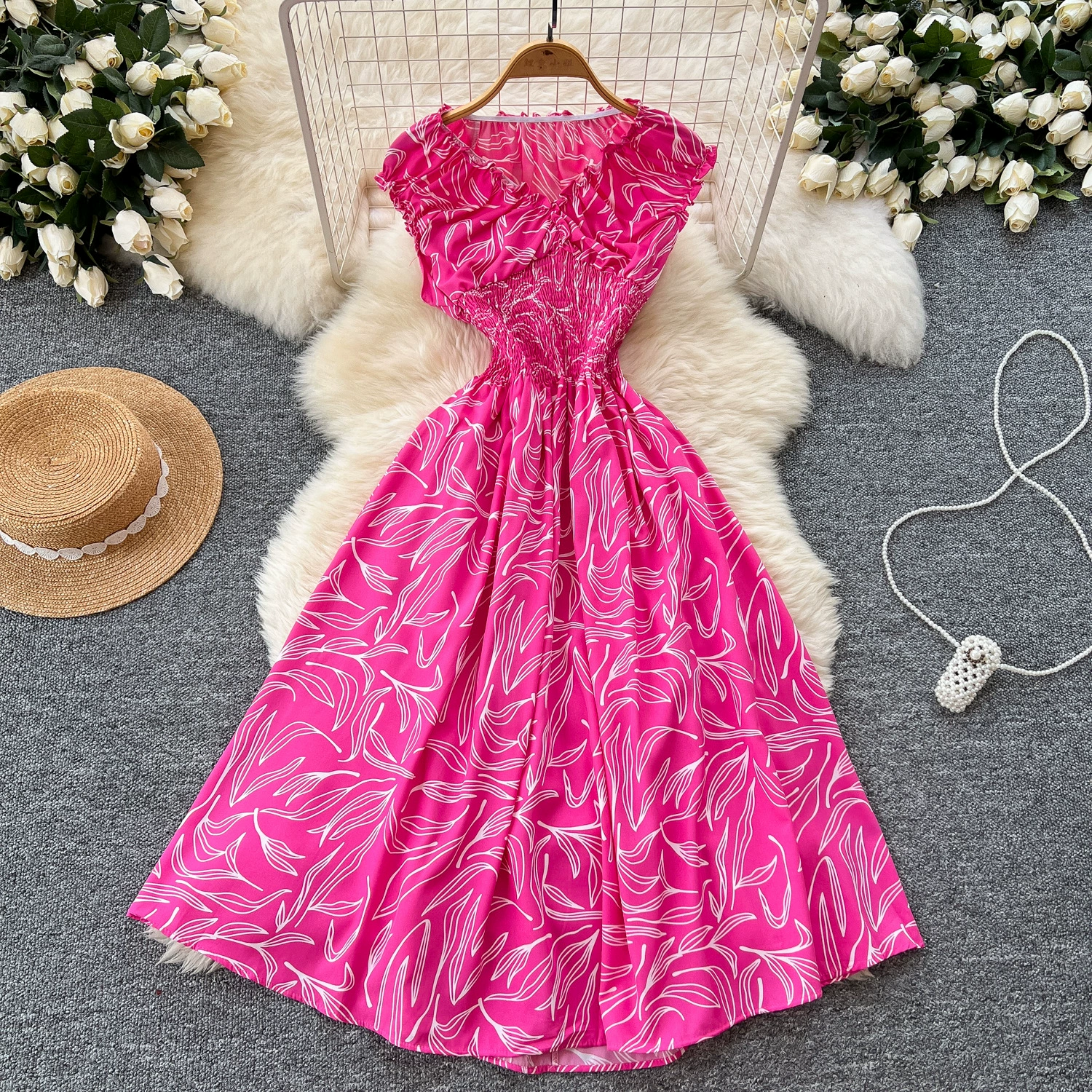 Французское платье для женщин лето 2025, новая мода, с завышенной талией, V-образным вырезом, без рукавов, стройнящее, с принтом, широким подолом, в ретро стиле, длинная юбка