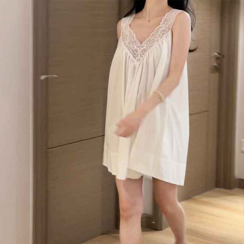 〈Free and Simple Style〉French Design-Inspired V-Neck Pure Lust-Style Lace Camisole Nightgown for Women's Loungewear