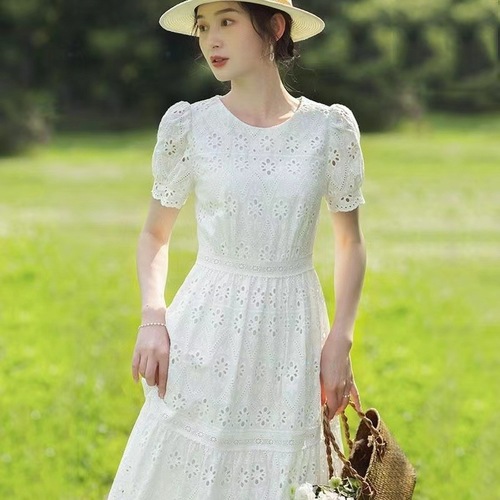 White round-neck French-style dress for women, summer annual women's dress, waist-cinching, temperament, long dress, hollowed-out.