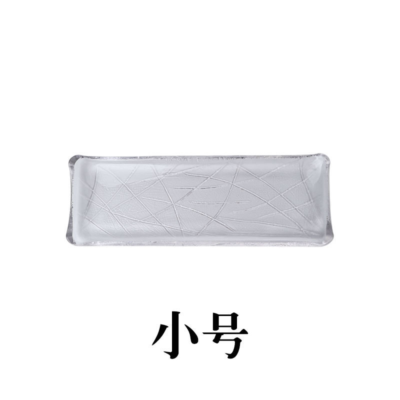 작은 손으로 그린 유리 접시