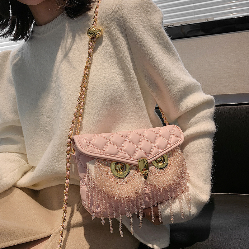 Syksyn ja talven uusi tekstuuri, raskaan teollisuuden muotoilu, trendikäs monikäyttöinen ketjulla varustettu tupsupöllö, naisten yksiolkainen olkalaukku_voghion.com