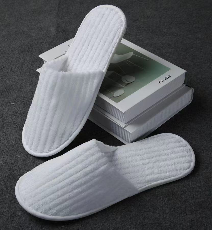 Thin coral white slippers
