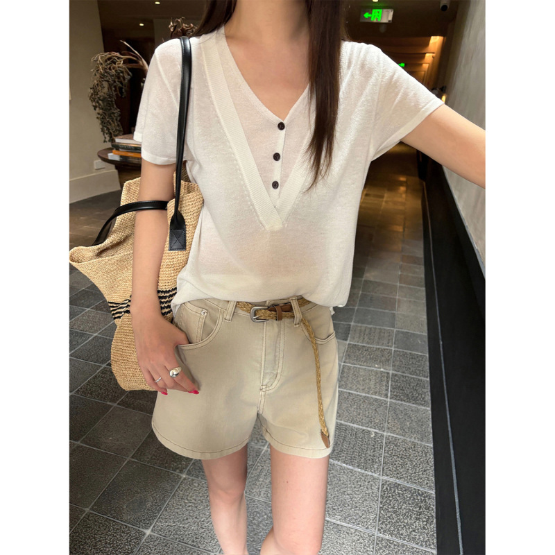 Han Xun Commuting Misty Glow Effect Fake Two-Piece Layered V-Neck Slimming Knitted Sweater for Women 2026 Summer New Model 26832