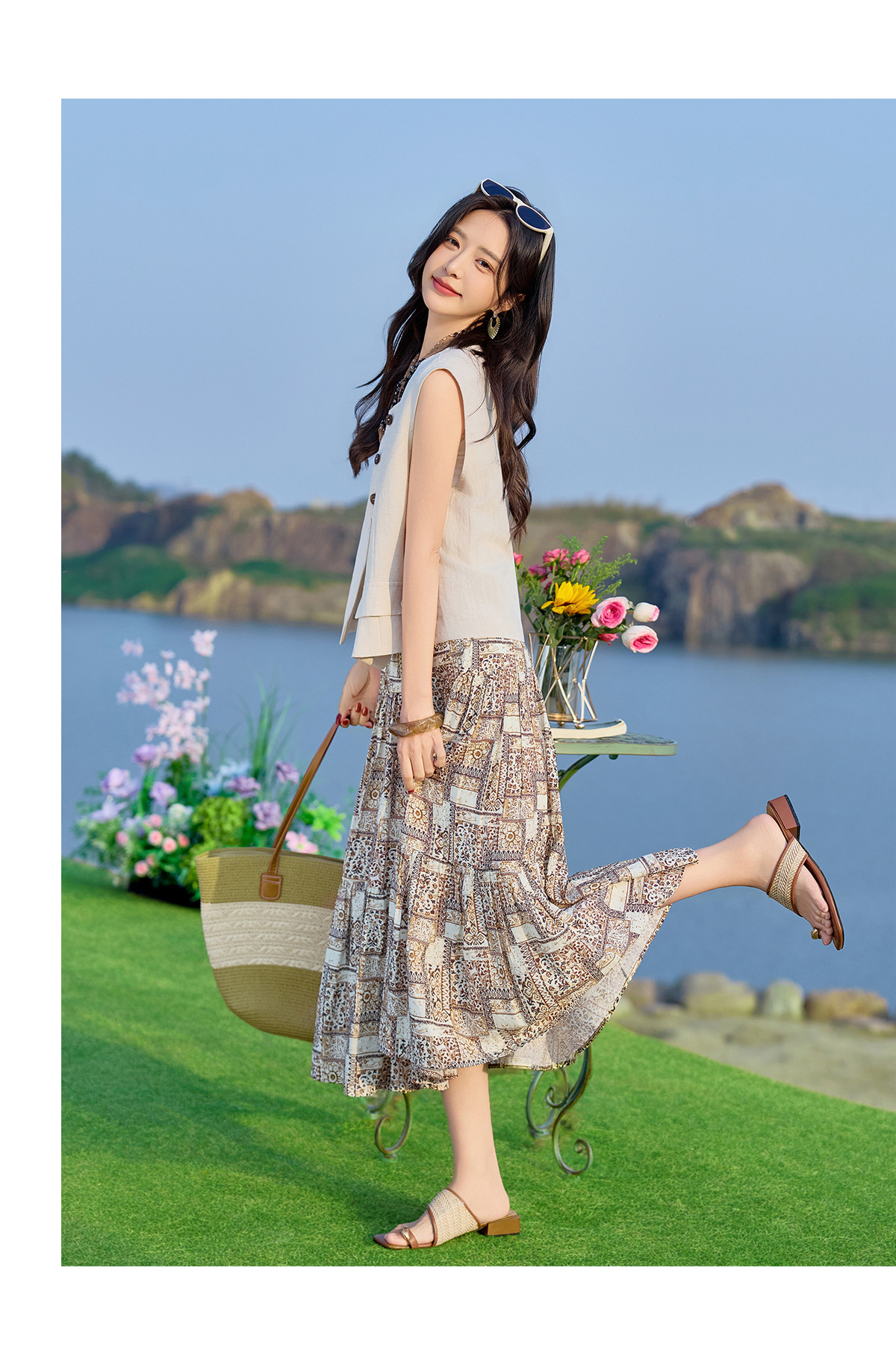 Set áo vest và chân váy hoa nhí hai mảnh nữ tính mùa hè — Màu ảnh chi tiết 13
