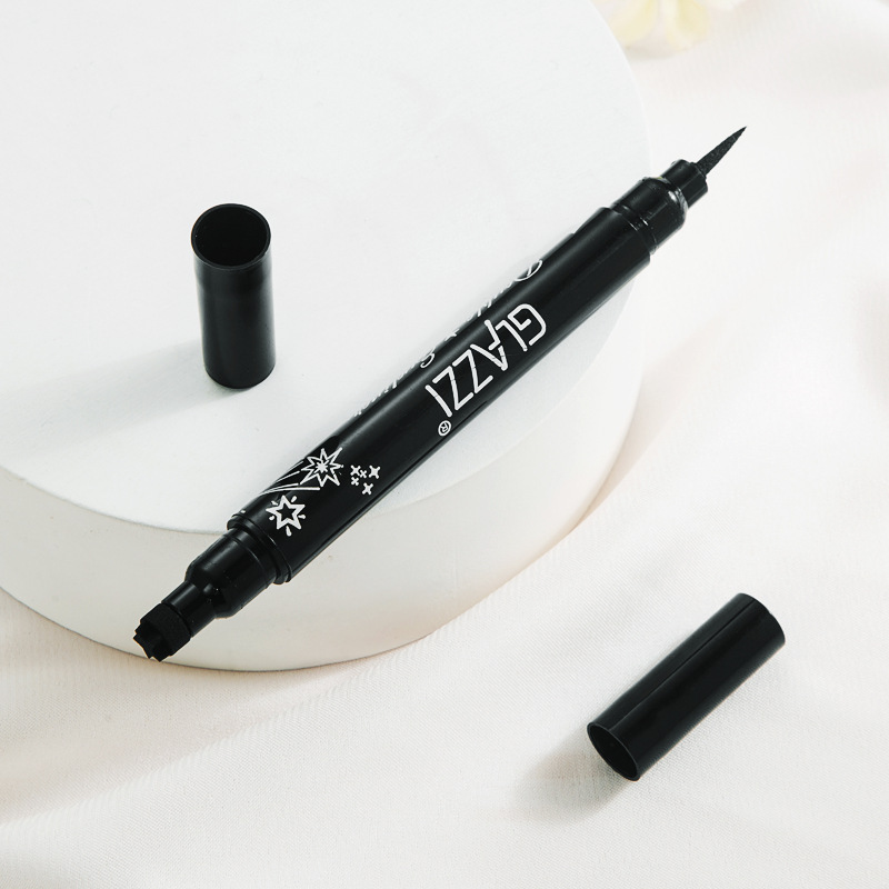 Nuevo sello de estrella de cinco puntas de doble cabeza sello Eyeliner Pen Impermeable no es fácil de smudges pluma de gusano de seda muy delgada y larga duración estudiante negro