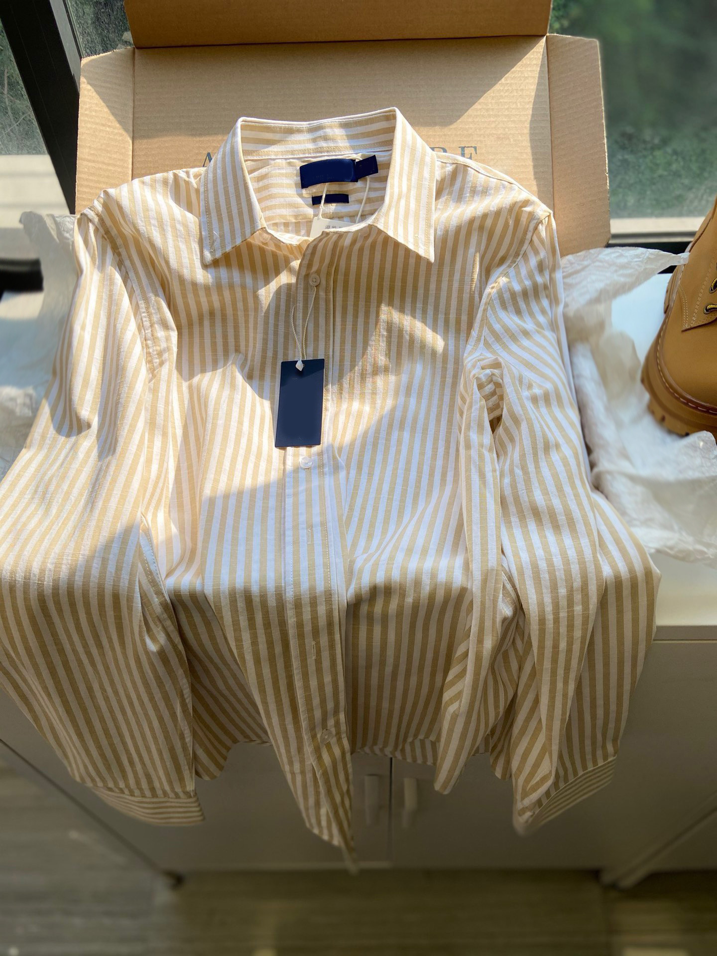 Yellow stripe-cotton and linen [dark blue mark]]