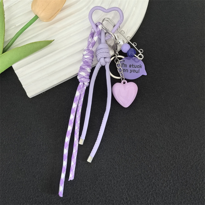 Llavero de cuero estilo MIU con colgante de estrella de fresa, accesorio de alta gama para llaves de coche.