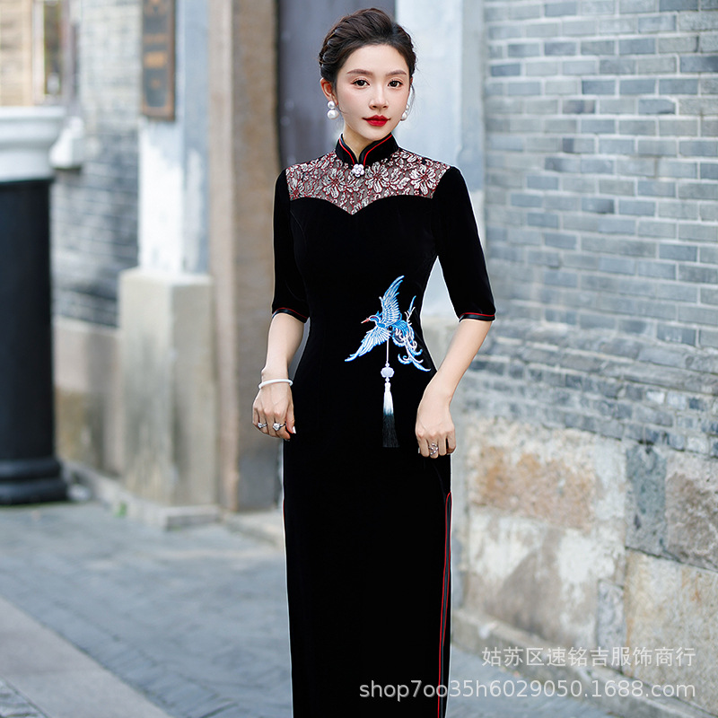 高端改良走秀旗袍2025新款金丝绒演出服女高档修身舞台礼仪表演服