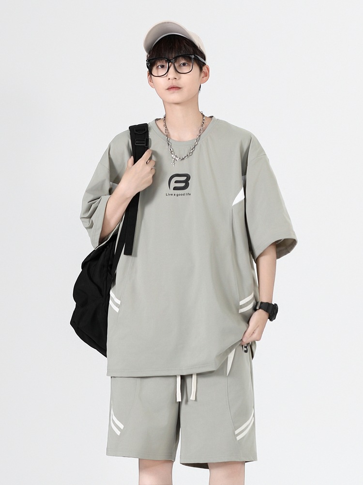 Conjunto de pantalones cortos de manga corta para hombre, nuevo estilo de verano 2025, conjunto deportivo informal de dos piezas, moderno y a la moda para hombres guapos