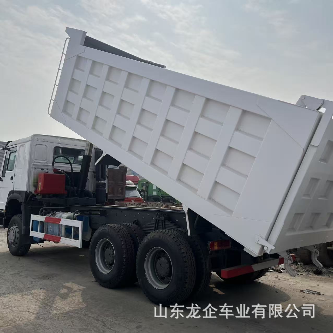 Cross-Border Direct Sales of Heavy-Duty Engineering Dump Trucks, Sinotruk Howo 371 Horsepower Dump Truck, 10-Wheel Ore Transport Truck