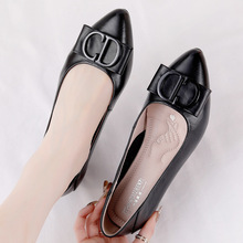 真皮女士尖头皮鞋春秋方跟单鞋女软底防滑妈妈鞋舒适低跟工作女鞋