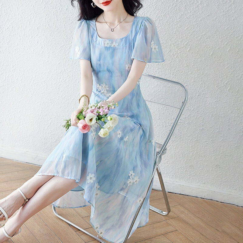 Niche French Style Fresh Blue Embroidered dress Women's 2025 Summer New Arrival Pastoral Waist Floral Skirt Niche French Style Fresh Blue Embroidered dress Women's 2025 Summer New Arrival Pastoral Waist Floral Skirt