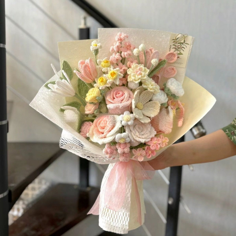 完成した誕生日の女の子の親友の手編みの花束、ニットウール、実用的な卒業ギフト、古いかぎ針編みの花束|undefined