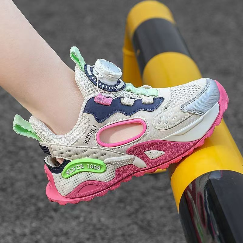 Sandalias para niñas 2025 nuevos zapatos casuales para niños de verano zapatos de malla de aire huecos para niños zapatos deportivos para niños de mediana edad image 5