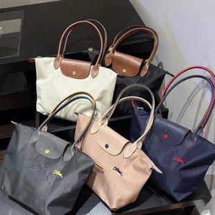 �羳����70��������ذ�������Ů���������μ�������ͨ�����а�