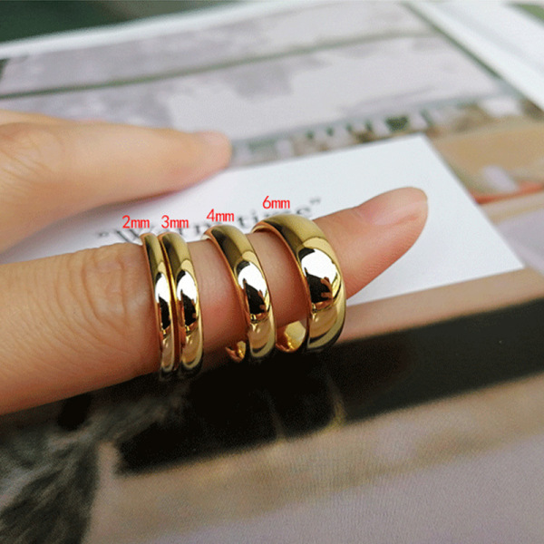 Glossy accessory for men and women