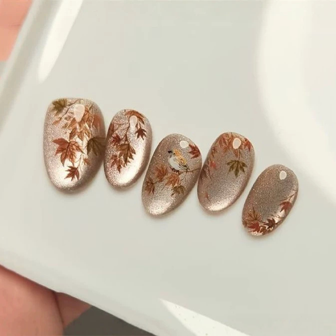 Chinese-style ink painting maple leaf and bird cat-eye press-on nails, high-end fine glitter medium oval false nails with a vintage autumn vibe